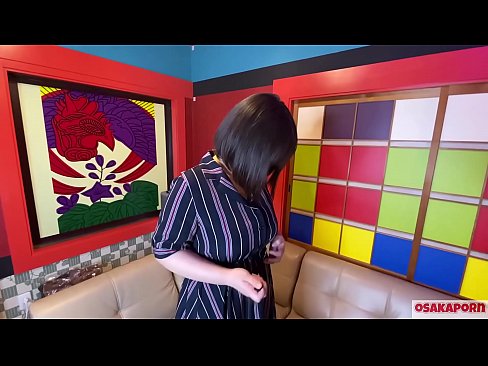 ❤️ Mosali oa Lejapane ea nang le litete tse kholo o ipholla litho tsa botona kapa botšehali ka lintho tsa ho etsa thobalano 'me o na le orgasm. O bua lipuisanong mabapi le phihlelo ea hae ea fucking. Mabele a maholo le malinyane a boea a bobolang haholo. Osakaporn Video ea bootsoa ❌